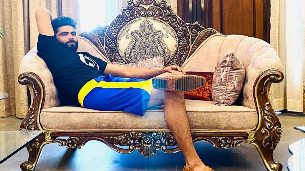 किसी शाही महल से कम नहीं हैं जडेजा का चार मंजिला घर, देखिए घर की Inside Photos