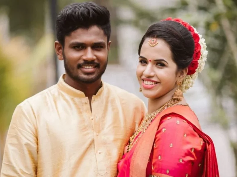 फेसबुक से शुरू हुई थी संजू सैमसन की लवस्टोरी, खूबसूरती के मामलें में हसीनाओं को मात देती है इनकी पत्नी
