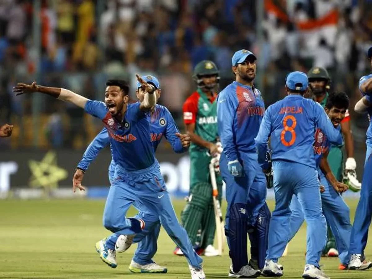 Indian Bowlers:- भारतीय गेंदबाजों ने आखिरी ओवर में किया जबरदस्त प्रदर्शन चटकाए 3 विकेट