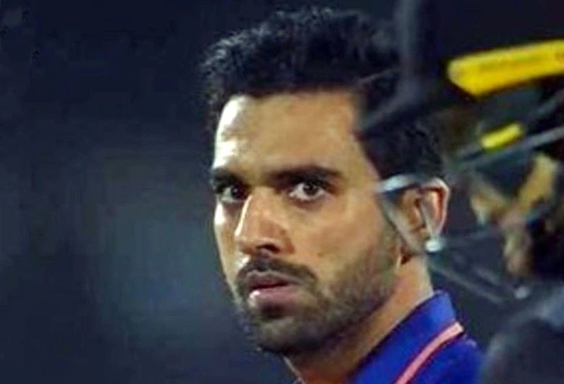 IND vs SA: इंदौर टी20 के दौरान अपने साथी खिलाड़ी सिराज पर भड़के दीपक चाहर, कहे डाले अपशब्द