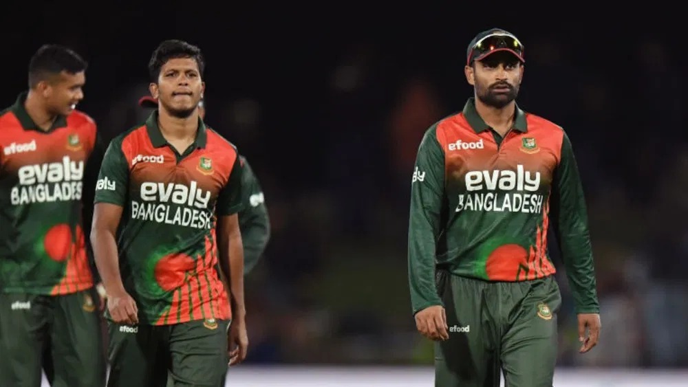 भारत के खिलाफ वनडे सीरीज से पहले बांग्लादेश के ऊपर टूटा दुखों का पहाड़, तेज गेंदबाज के बाद ये खिलाड़ी भी हुआ चोटिल