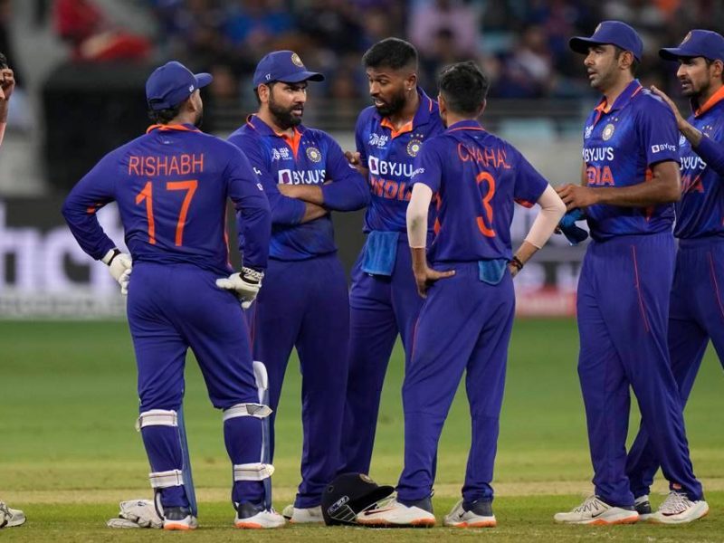 IND vs SL: टीम इंडिया श्री लंका के खिलाफ तीसरे मुकाबले से पहले लगा बड़ा झटका, देर रात बिगड़ी तबीयत, वापस लौटे घर