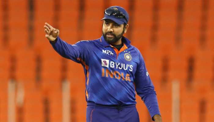 दूसरे वनडे से पहले रोहित शर्मा की कप्तानी पर मंडराए संकट के बादल, ये खिलाड़ी बन सकता है परमानेंट कप्तान