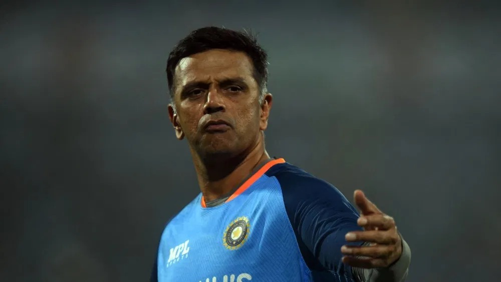 रायपुर के वनडे मुकाबले में ‘निंजा’ बने राहुल द्रविड़, सोशल मीडिया पर वायरल हुआ वीडियो