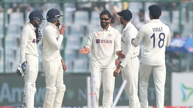 IND VS AUS भारत को दूसरी पारी में मिला 115 रनों का लक्ष्य, मैदान पर जीत के लिए डटी भारतीय टीम