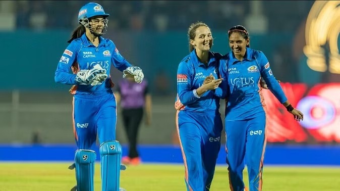 MI vs GG : मुंबई के खतरनाक गेंदबाजों ने उड़ाई गुजरात टीम के बल्लेबाजों की धज्जियां, 55 रनों से मुकाबला जीतकर WPL के फ़ाइनल में बनाई जगह