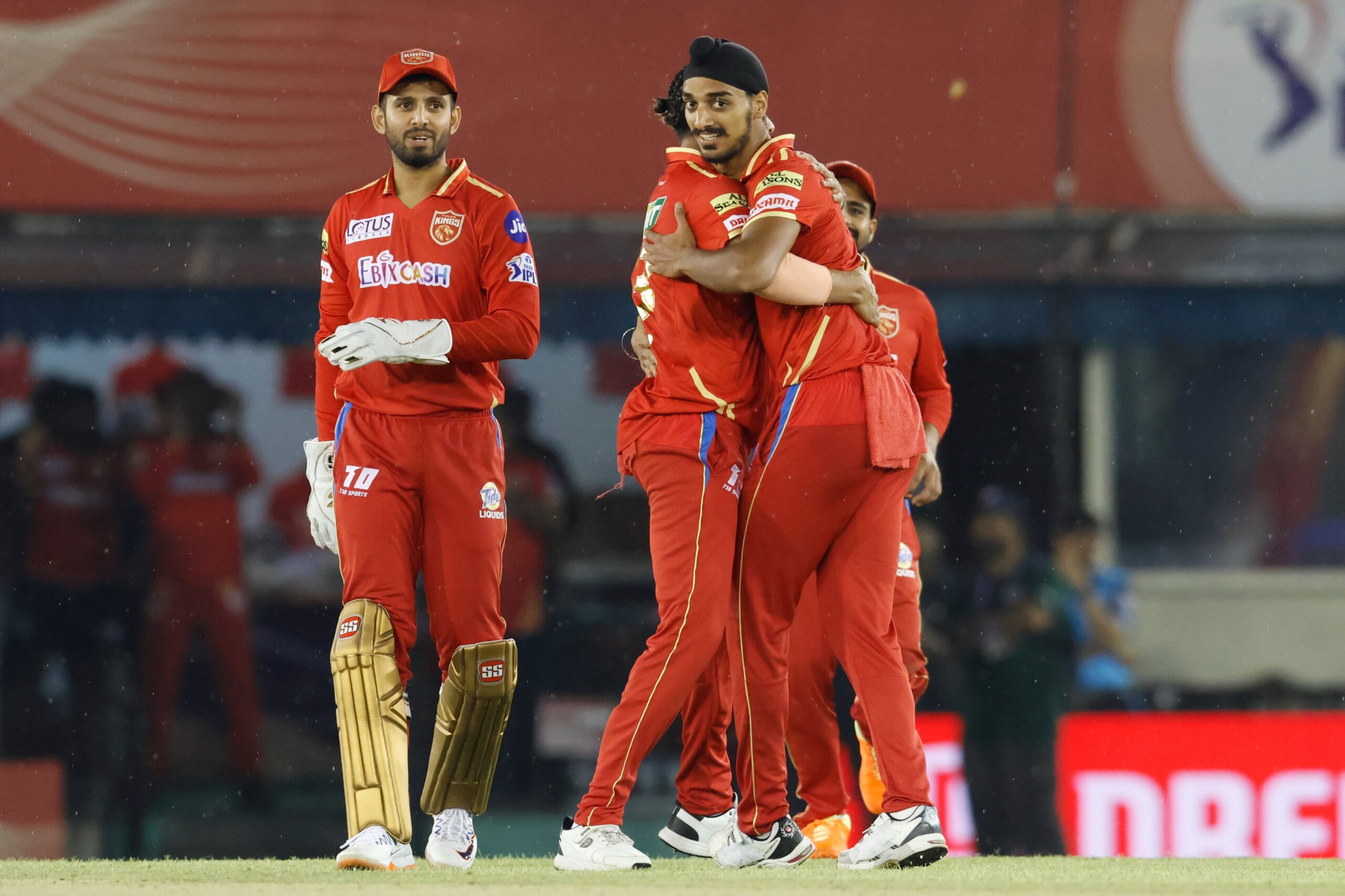 PBKS vs KKR : बारिश की वजह से बाधित मुकाबले का डकवर्थ लूइस नियम के तहत हुआ फैसला, पंजाब ने जीता लीग का पहला मुकाबला