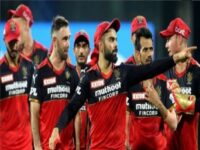 मुंबई की जीत से RCB को लगा जोरदार झटका, प्लेऑफ में पहुंचने के लिए करना होगा इतने मैचों का सामना