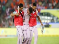 IPL 2023 : प्लेऑफ से पहले गुजरात टाइटंस के लिए आई बुरी खबर, यह तेज गेंदबाज हुआ बुरी तरह से घायल