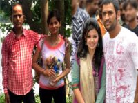 जानिए M S Dhoni के भाई और बहन के कैसे हैं हालात, बेहद गरीबी भरे माहौल में कैसे गुजारते हैं जीवन