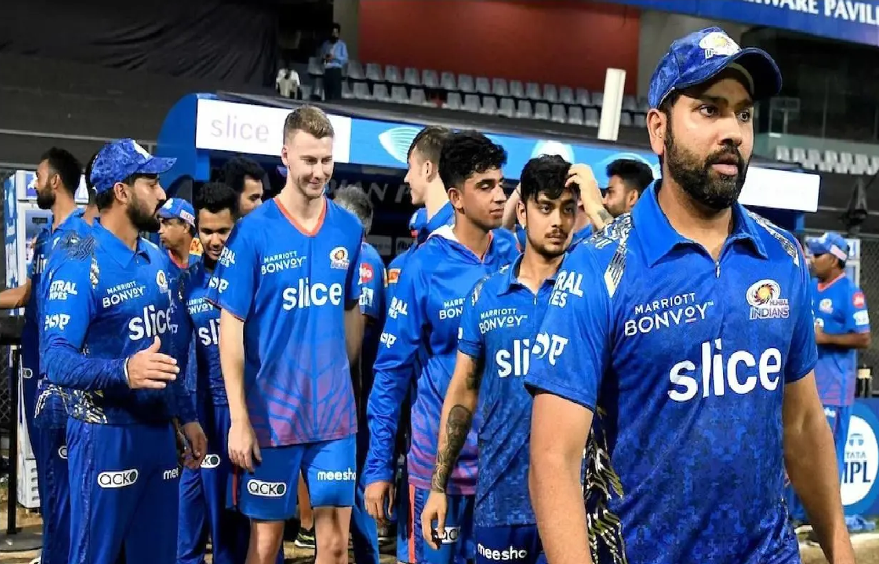 बुमराह और आर्चर से ऊब चुकी Mumbai Indians दे रही इस आदिवासी लड़के को मौका, इंग्लैंड भेज कराएगी इस घातक गेंदबाज की तैयारी